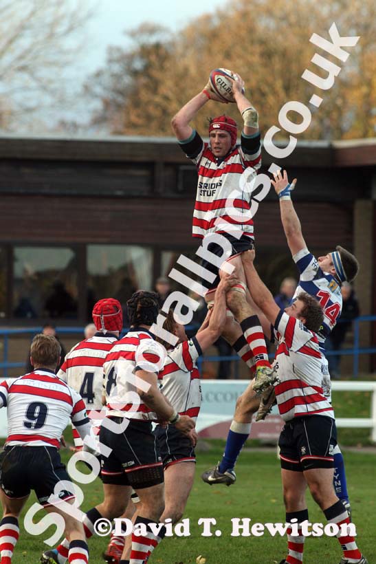 Former Tynedlae player Richard Boyle wins the line-out for Rosslyn Park at Tynedale Park, Corbridge, Northumberland. Photo: David T. Hewitson/Sports for All Pics